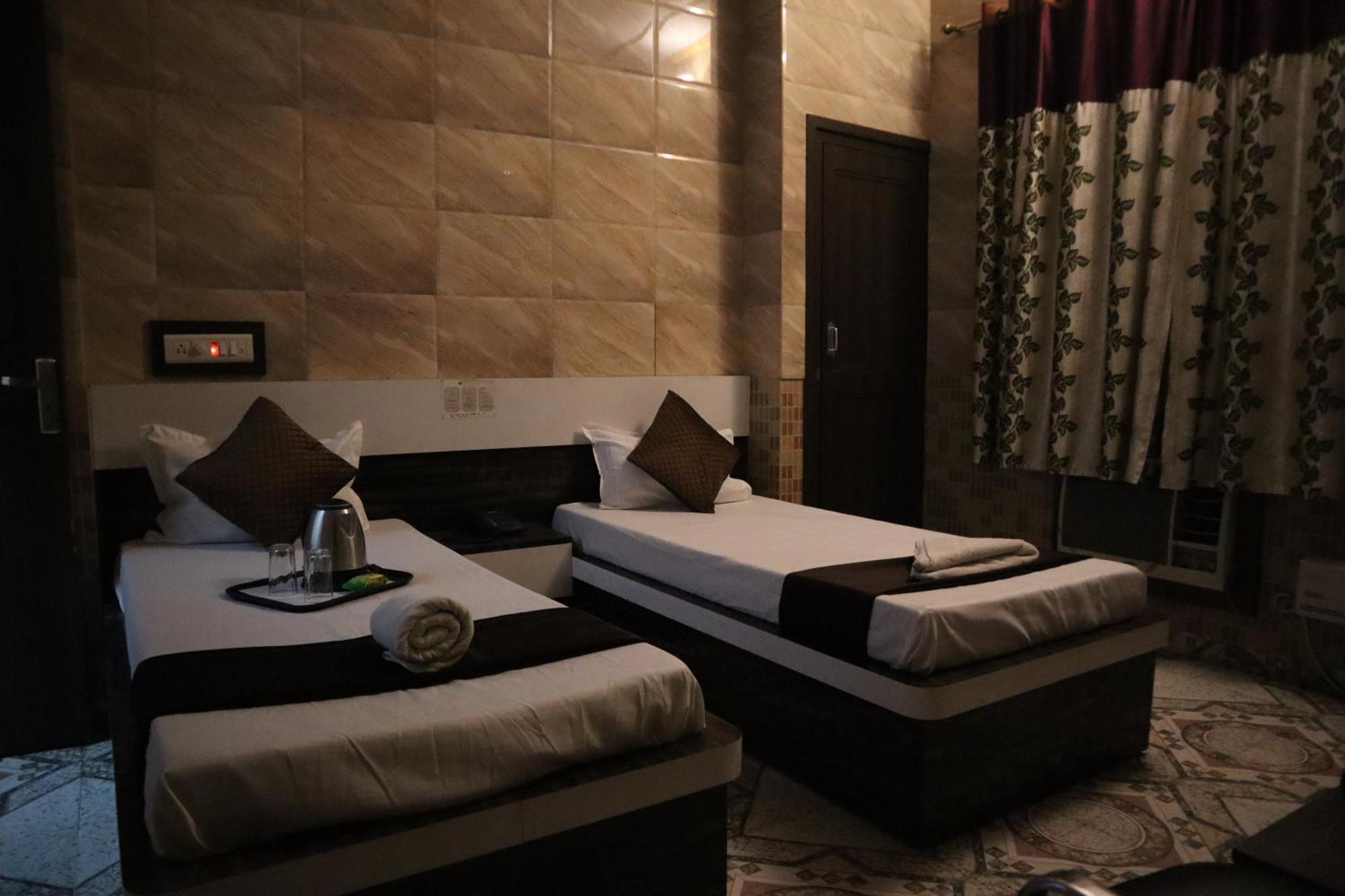 Hotel P R Palace Lucknow Esterno foto
