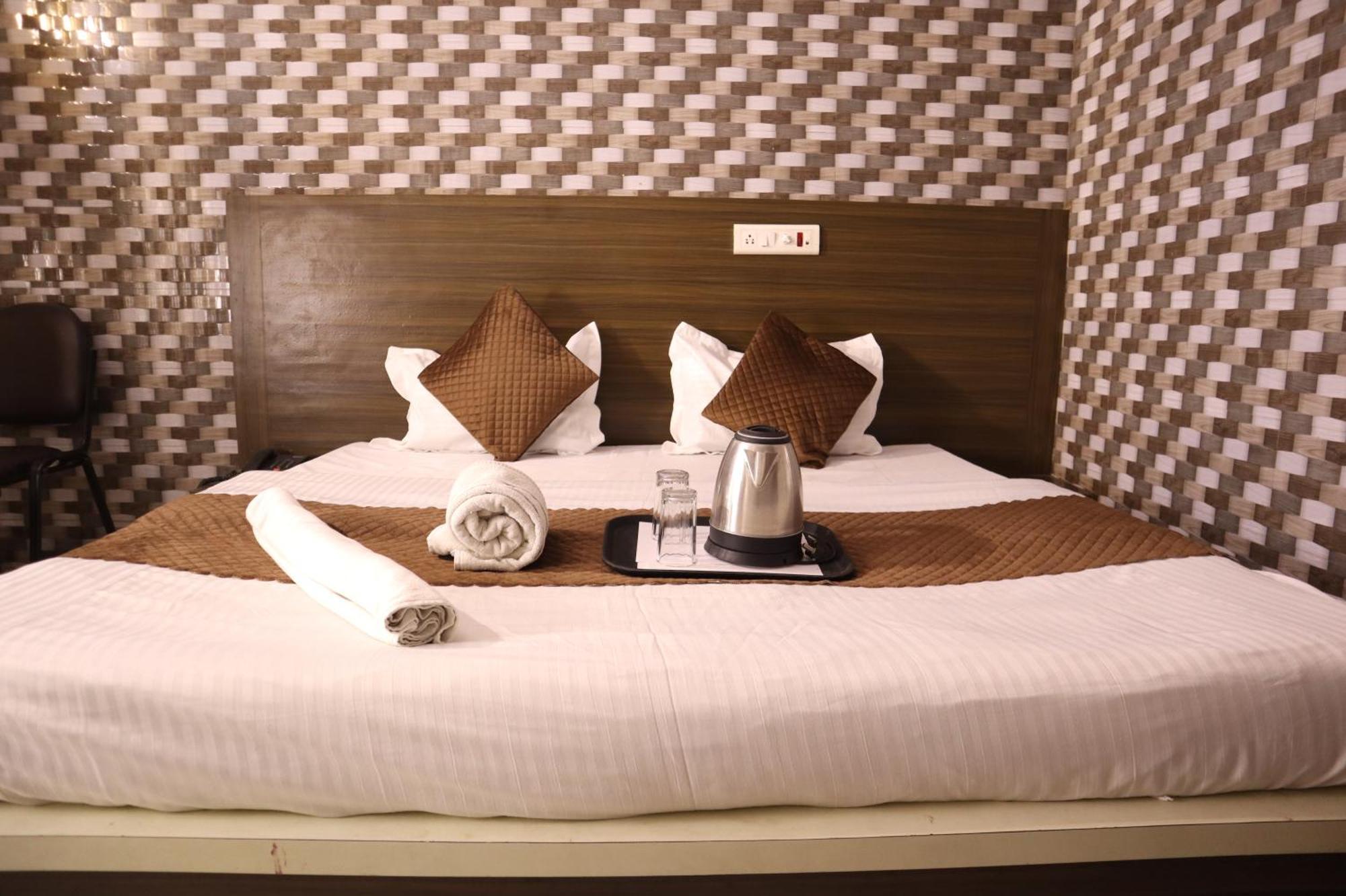 Hotel P R Palace Lucknow Esterno foto