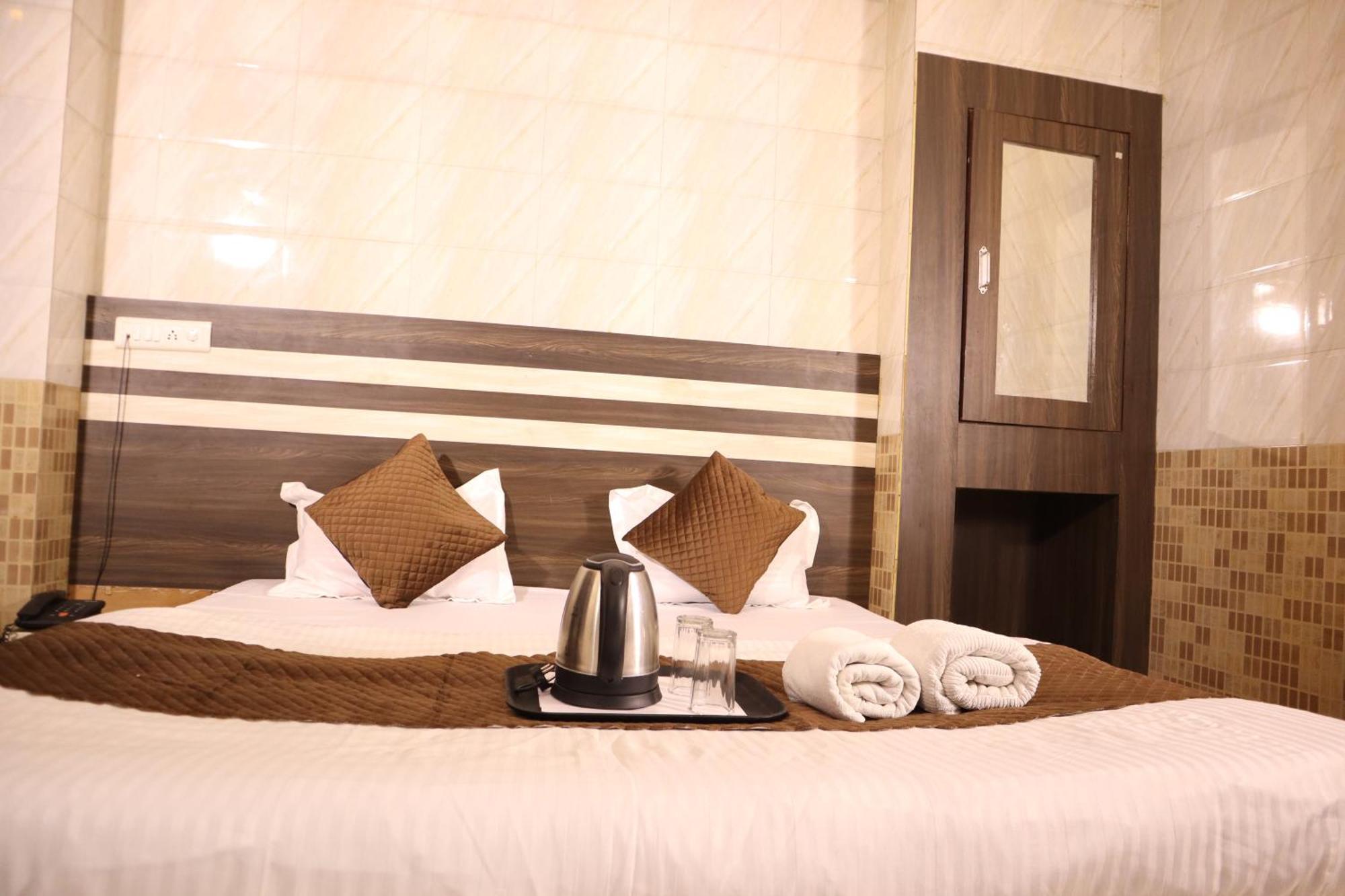 Hotel P R Palace Lucknow Esterno foto